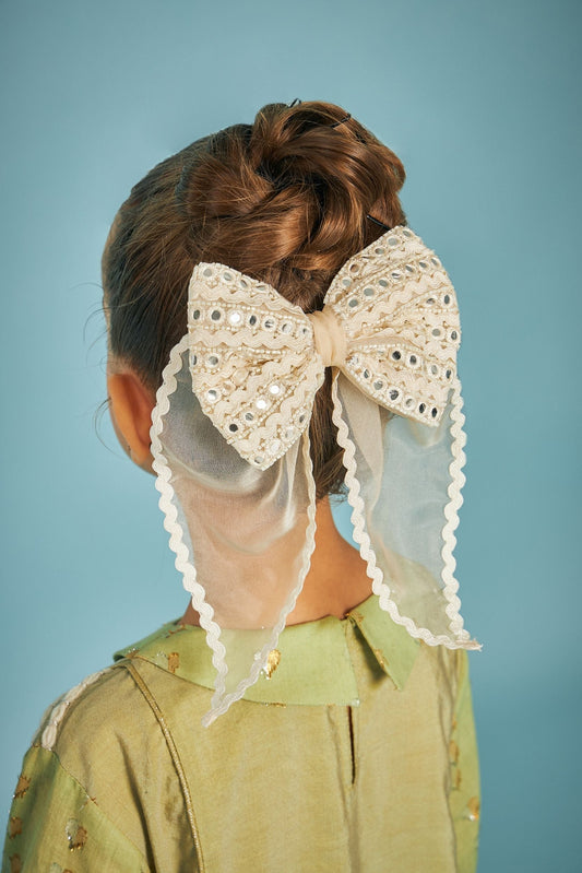 THEA WHITE EMBELLISHED BOW CLIP (on kids)