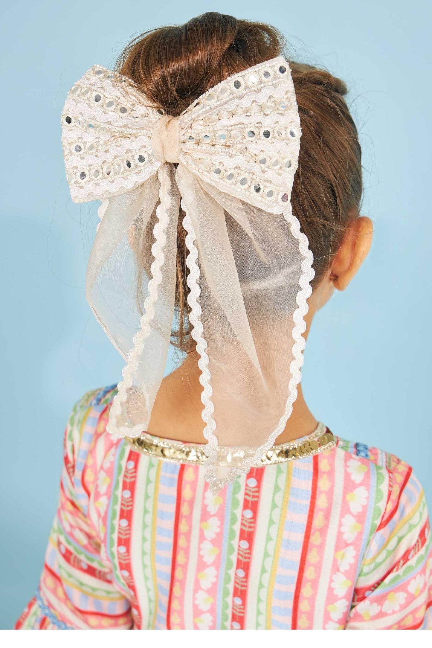 THEA WHITE EMBELLISHED BOW CLIP (on kids)