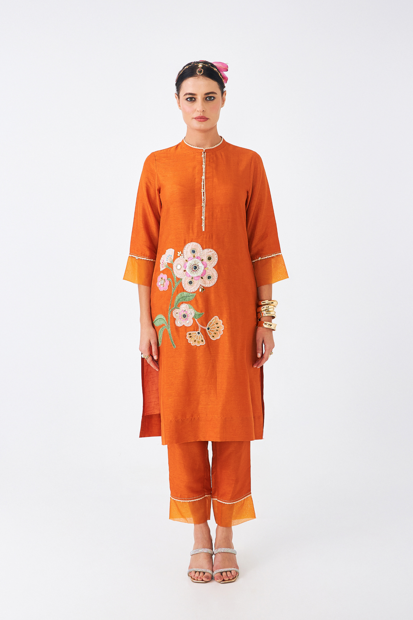 Riva Ladies Embellished Kurta With Narrow Fit Trousers (Set of 3 Pcs)