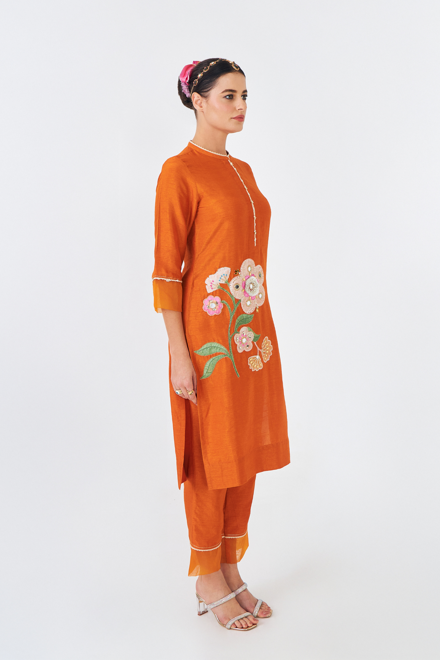 Riva Ladies Embellished Kurta With Narrow Fit Trousers (Set of 3 Pcs)